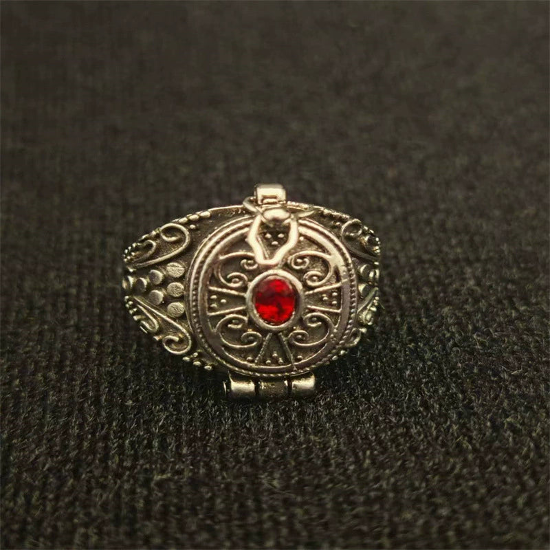 Vintage storage ring