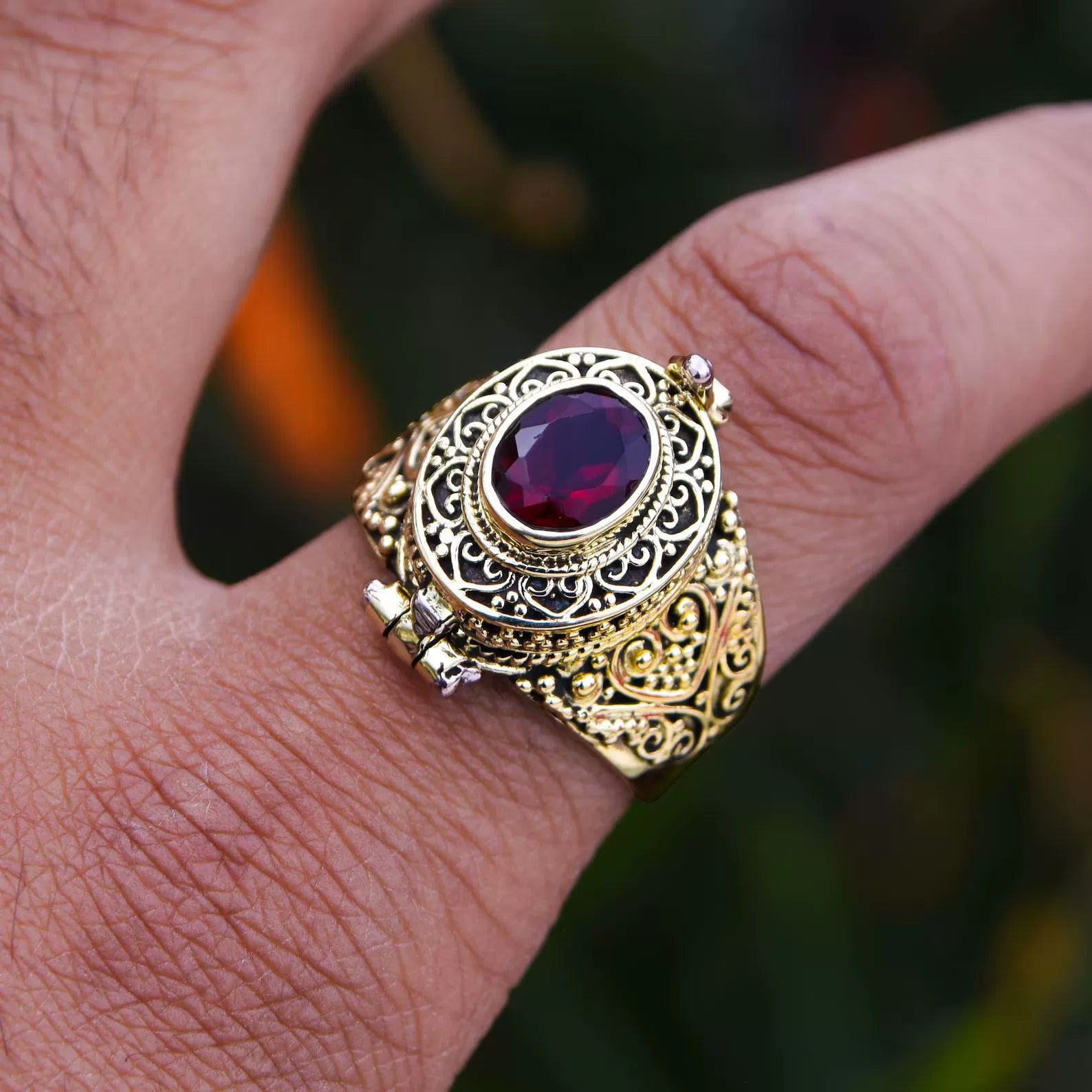 Vintage storage ring