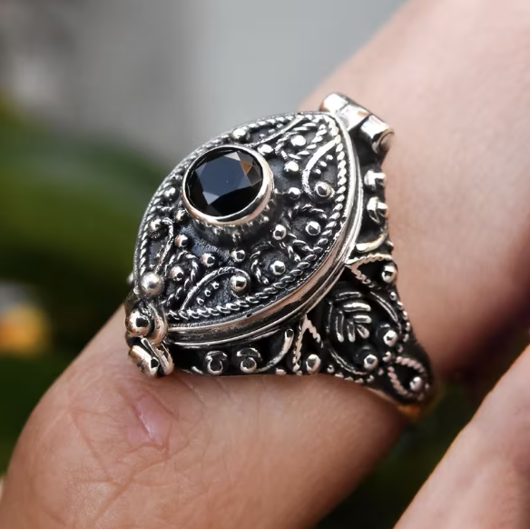 Vintage storage ring