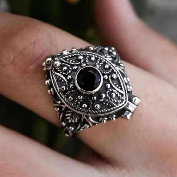 Vintage storage ring
