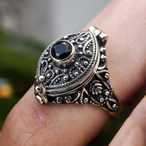 Vintage storage ring