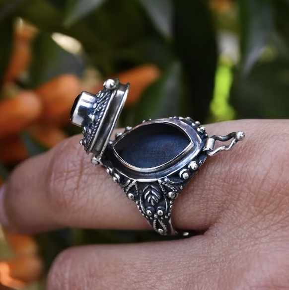 Vintage storage ring